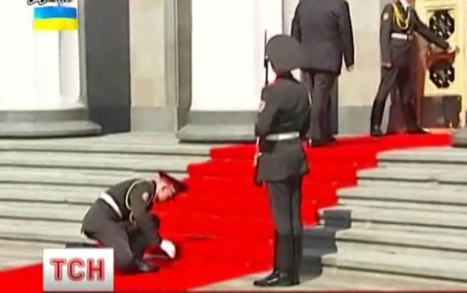 A Ukrainian soldier faints at the inauguration ceremony of the new Ukrainian President